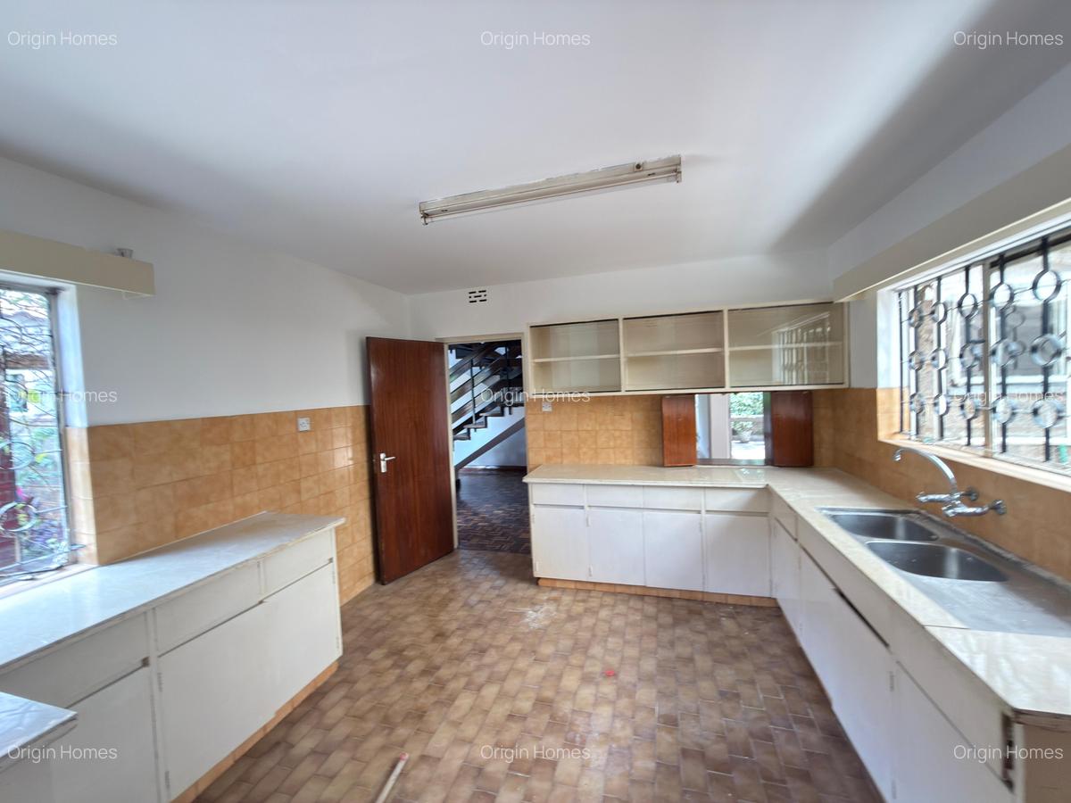 4 Bed Townhouse with En Suite in Lavington - 4