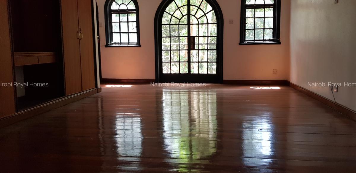 4 Bed Townhouse with En Suite at Riverside Drive - 16