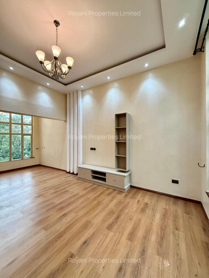 9 Bed House with En Suite in Rosslyn - 1