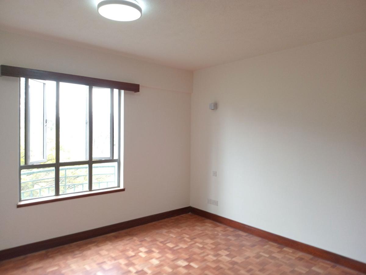 4 Bed Apartment with En Suite in Parklands - 14