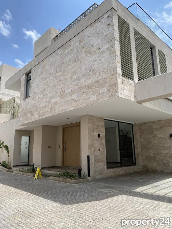 5 Bed Townhouse with En Suite in Lavington - 3