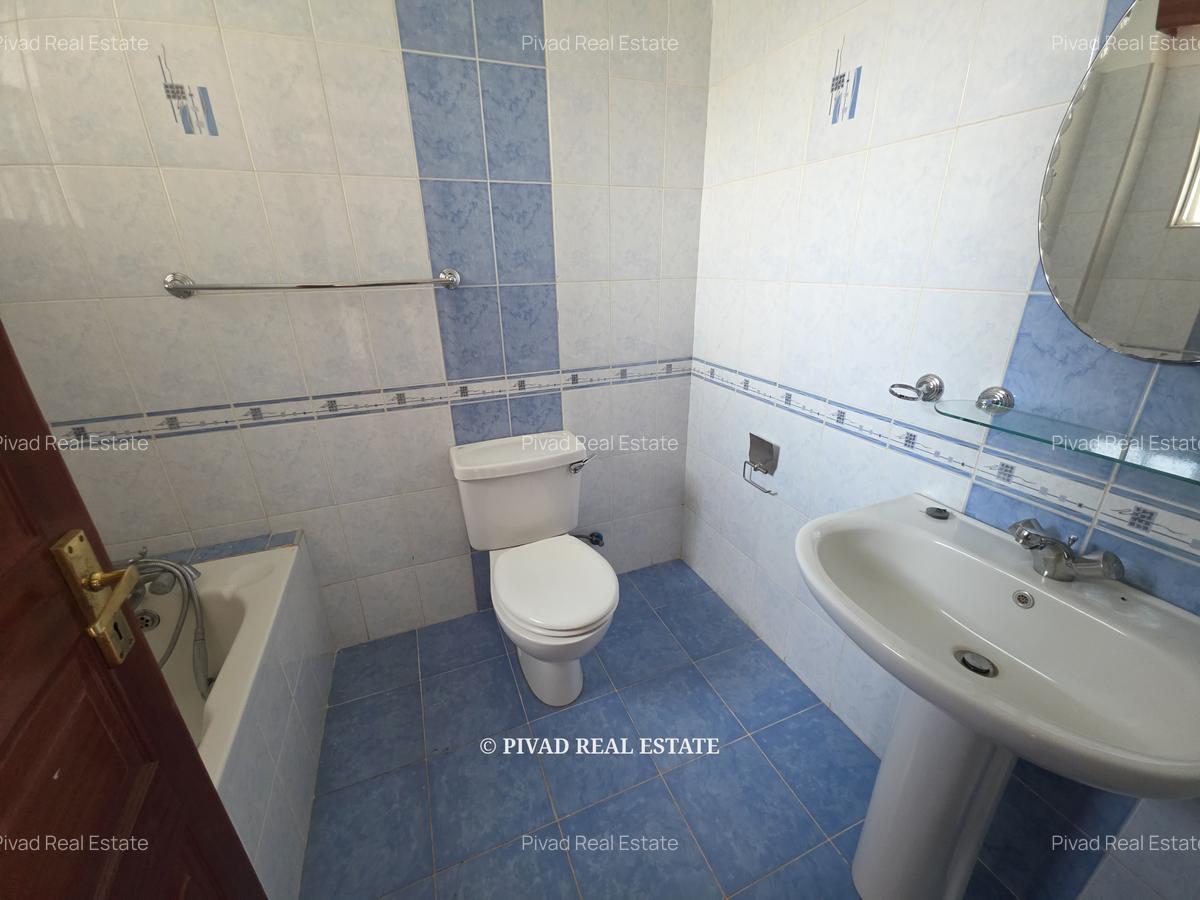 4 Bed House with Swimming Pool in Rosslyn - 5