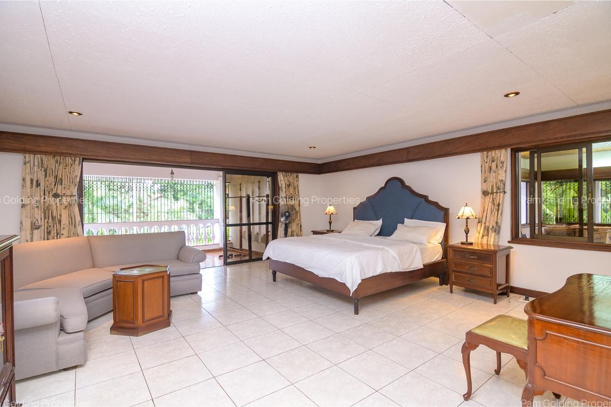 5 Bed House with En Suite in Nyali Area - 12