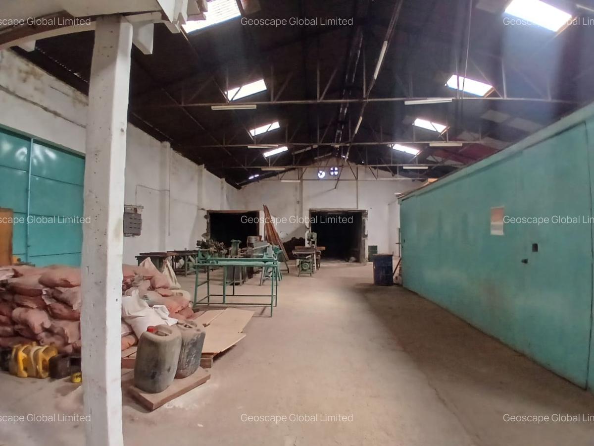 7,000 ft² Warehouse with Backup Generator in Industrial Area - 2