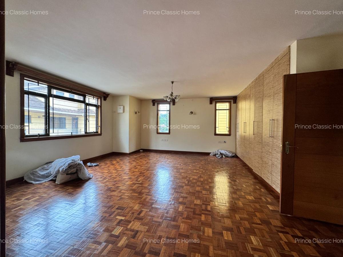 5 Bed Townhouse with En Suite in Lavington - 9