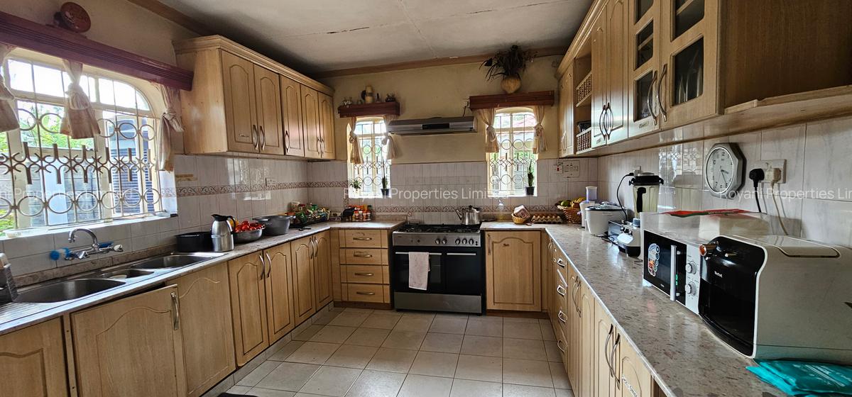 7 Bed House with En Suite in Thome - 3