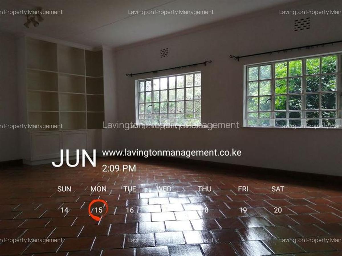 4 Bed House with En Suite at Lavington Green - 15