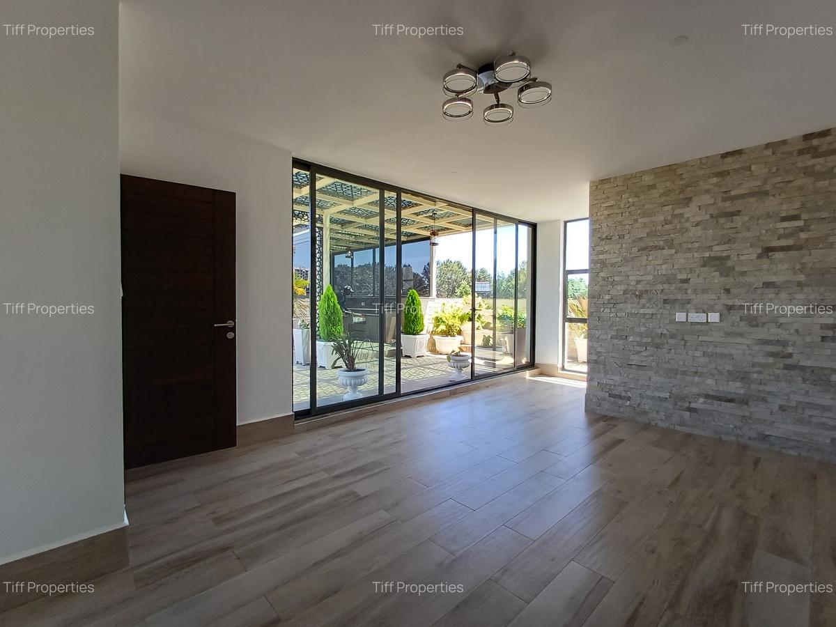 4 Bed Apartment with En Suite in Rosslyn - 17