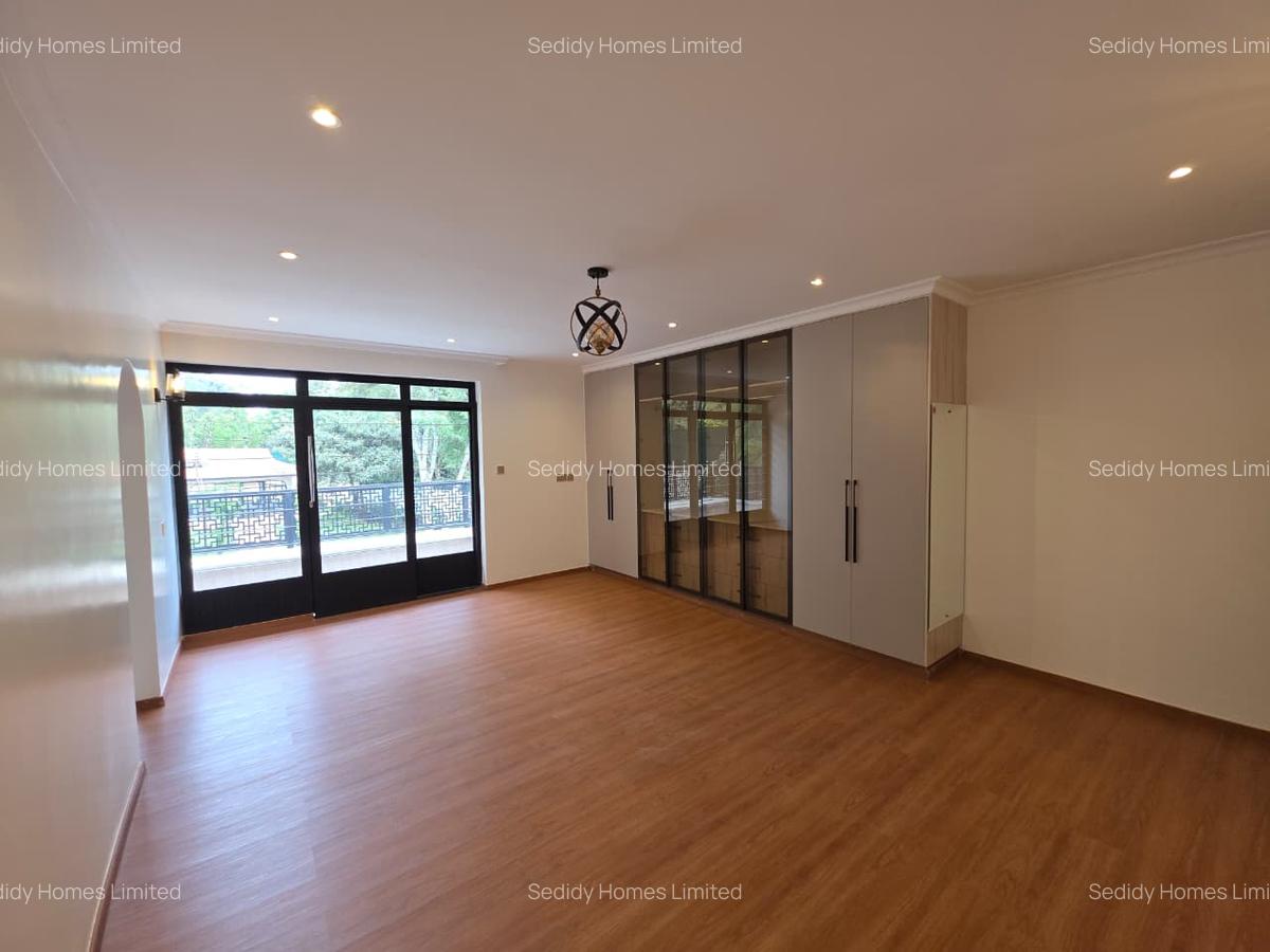 6 Bed House with En Suite in Runda - 17