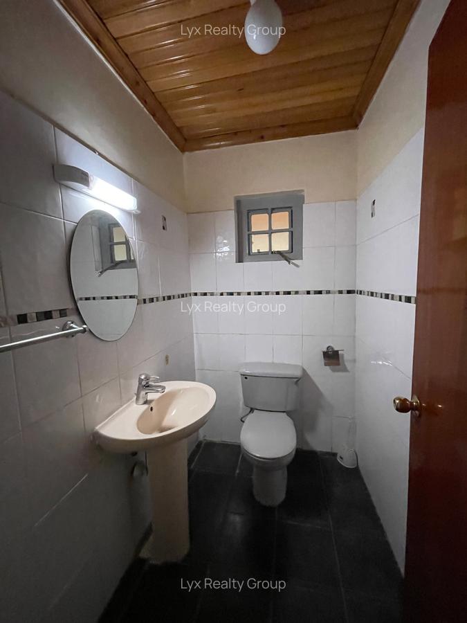 5 Bed Villa with En Suite in Runda - 4