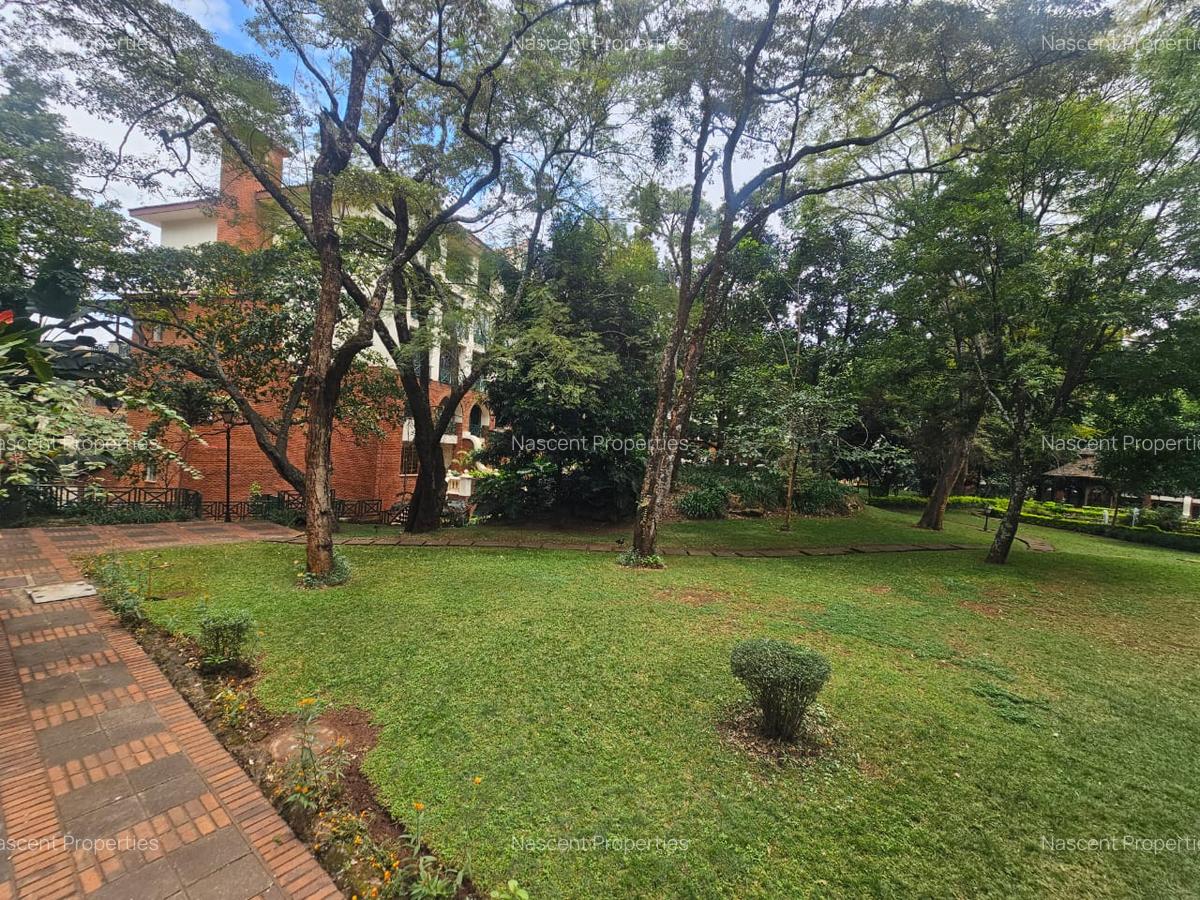 4 Bed Apartment with En Suite in Riverside - 20