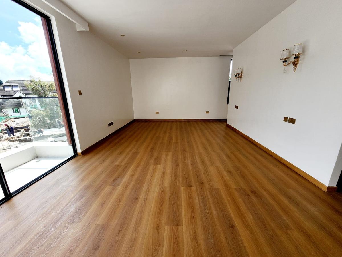 5 Bed House with En Suite at Lavington - 7