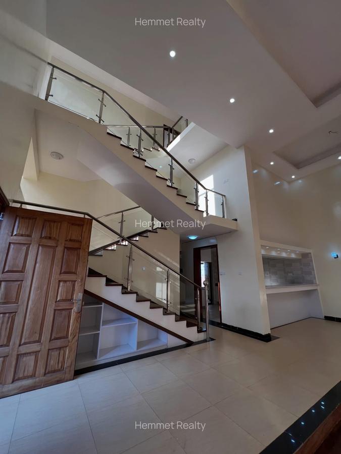 5 Bed Townhouse with En Suite in Lavington - 7