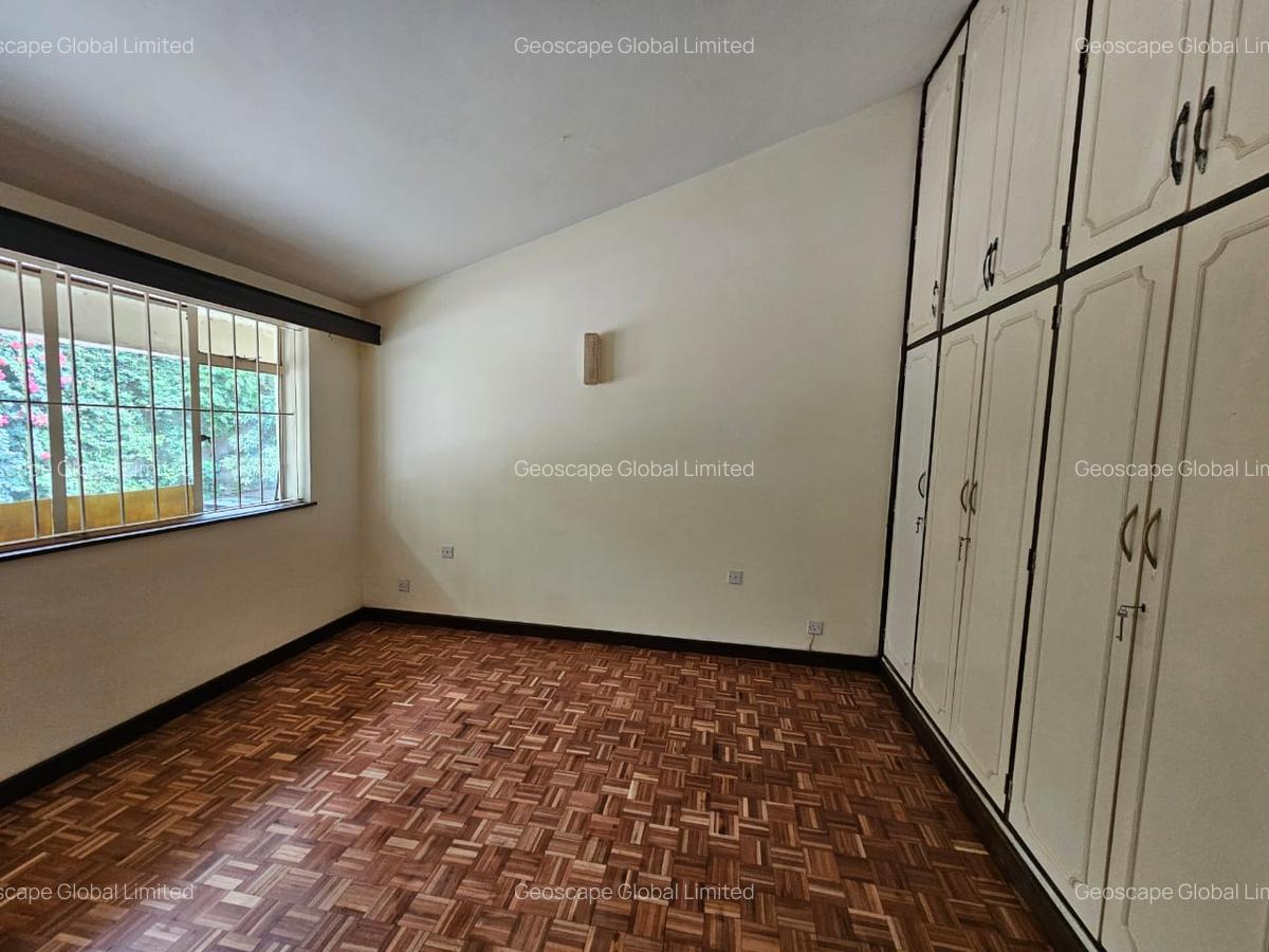 4 Bed House with En Suite in Spring Valley - 4