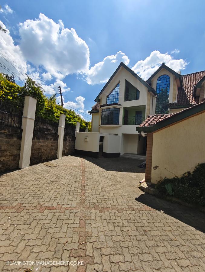 4 Bed Townhouse with En Suite at Lavington Green - 17