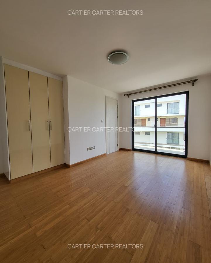 Serviced 2 Bed Apartment with En Suite in Garden Estate - 15