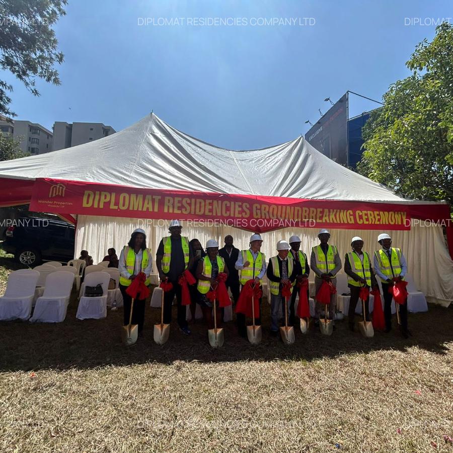 Serviced 2 Bed Apartment with En Suite in Westlands Area - 13