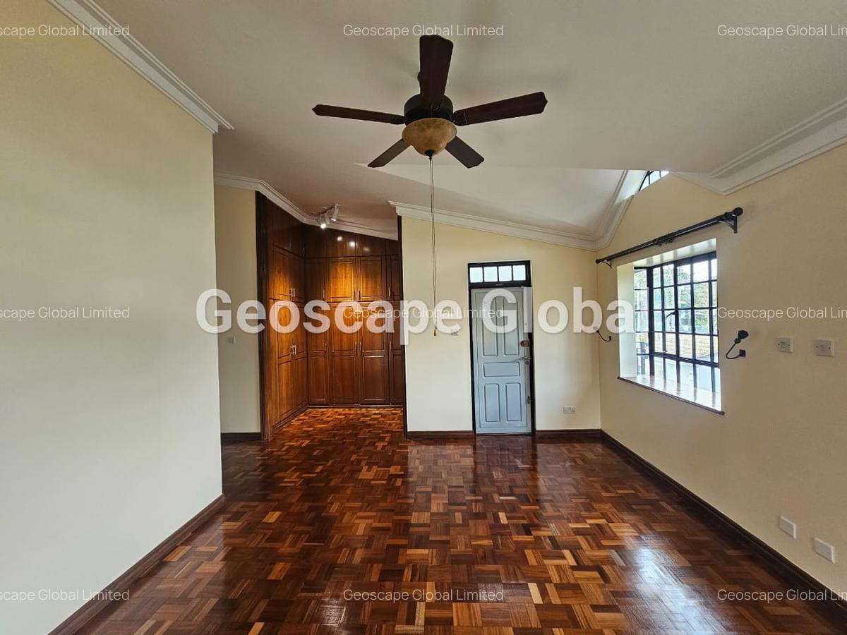 5 Bed House with En Suite in Runda - 12