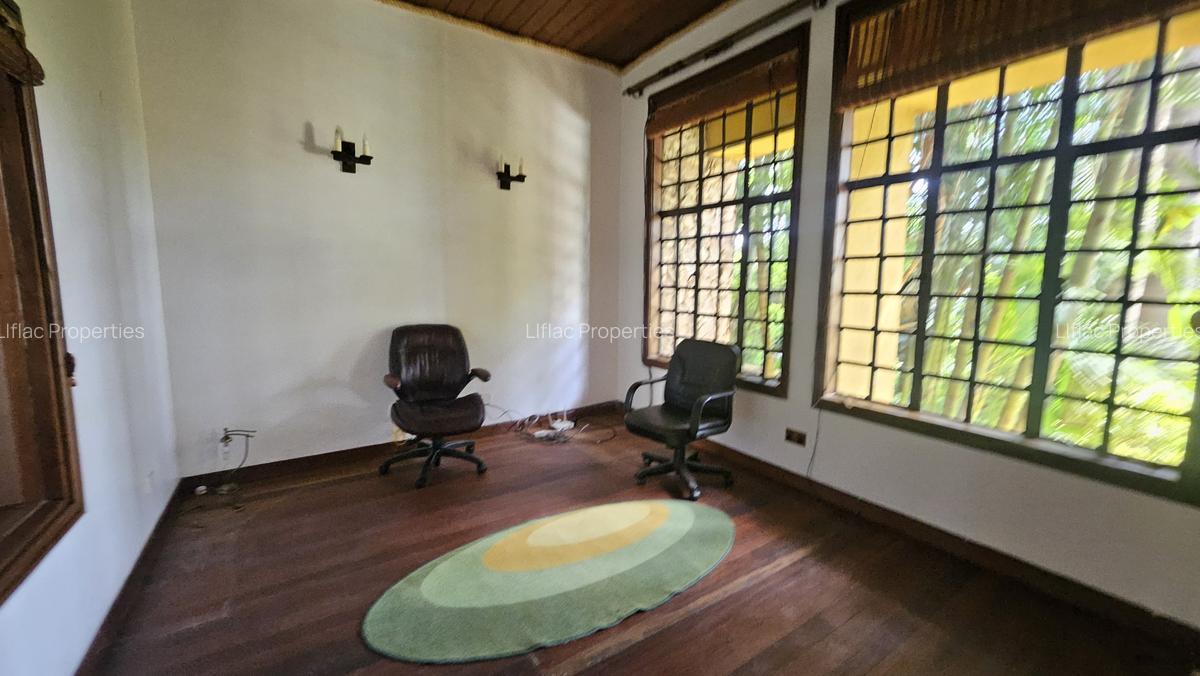 6 Bed House with En Suite in Runda - 17