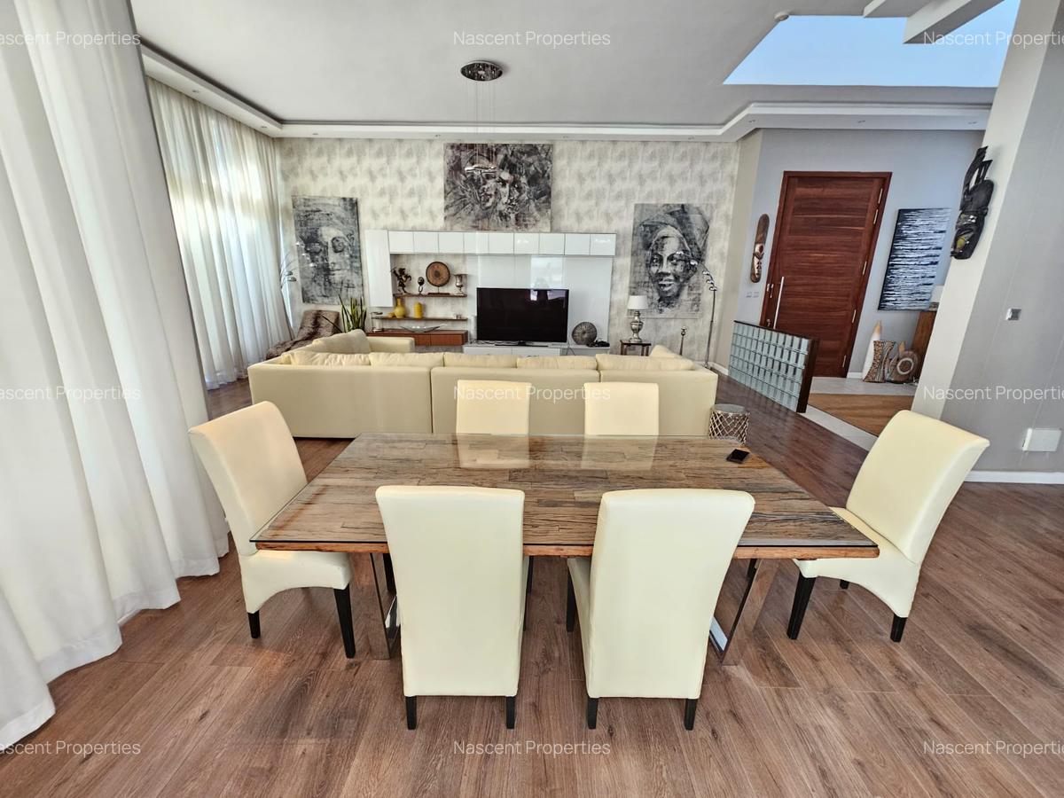 4 Bed Villa with En Suite in Spring Valley - 3