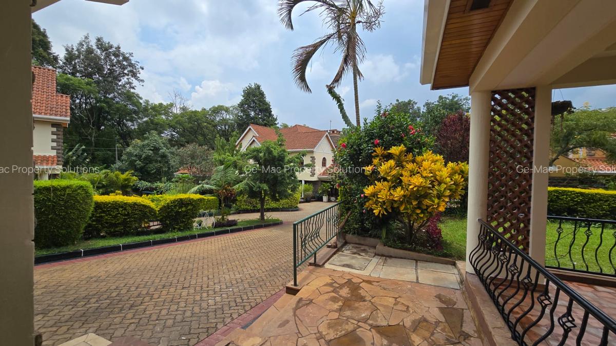 4 Bed House with En Suite in Lavington - 18