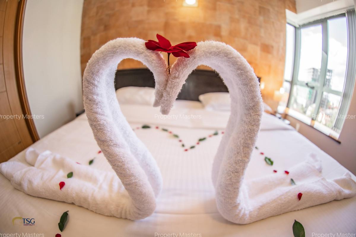 Serviced 2 Bed Apartment with En Suite at Wood Avenue - 7