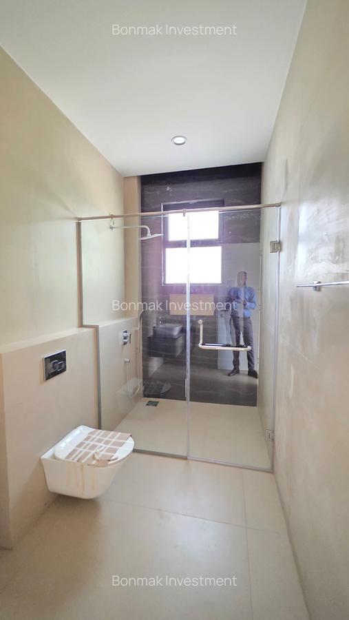 5 Bed Townhouse with En Suite at Lavington Green - 19