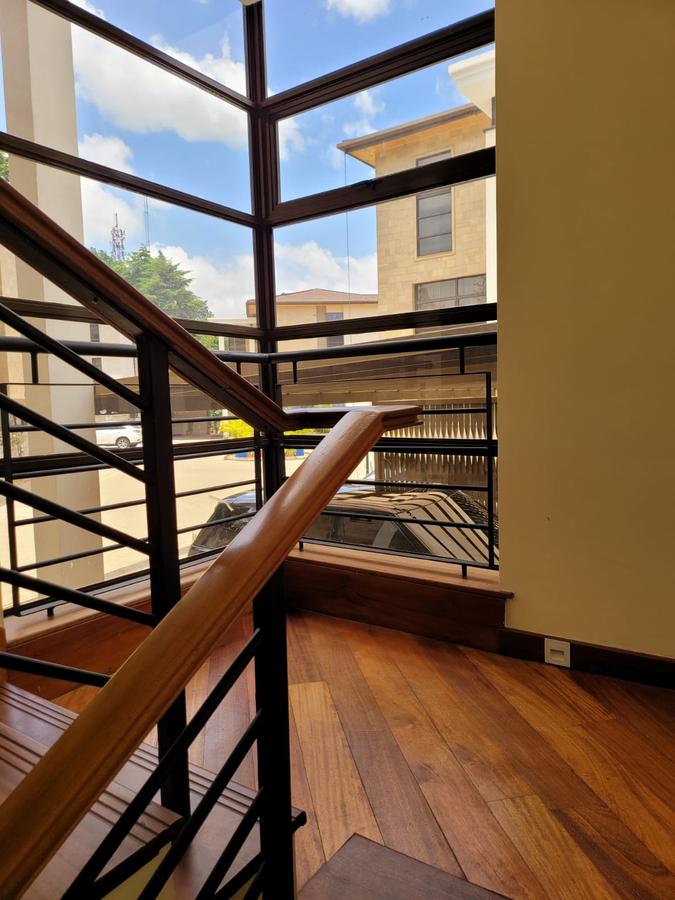 5 Bed Townhouse with En Suite at Lavington - 14