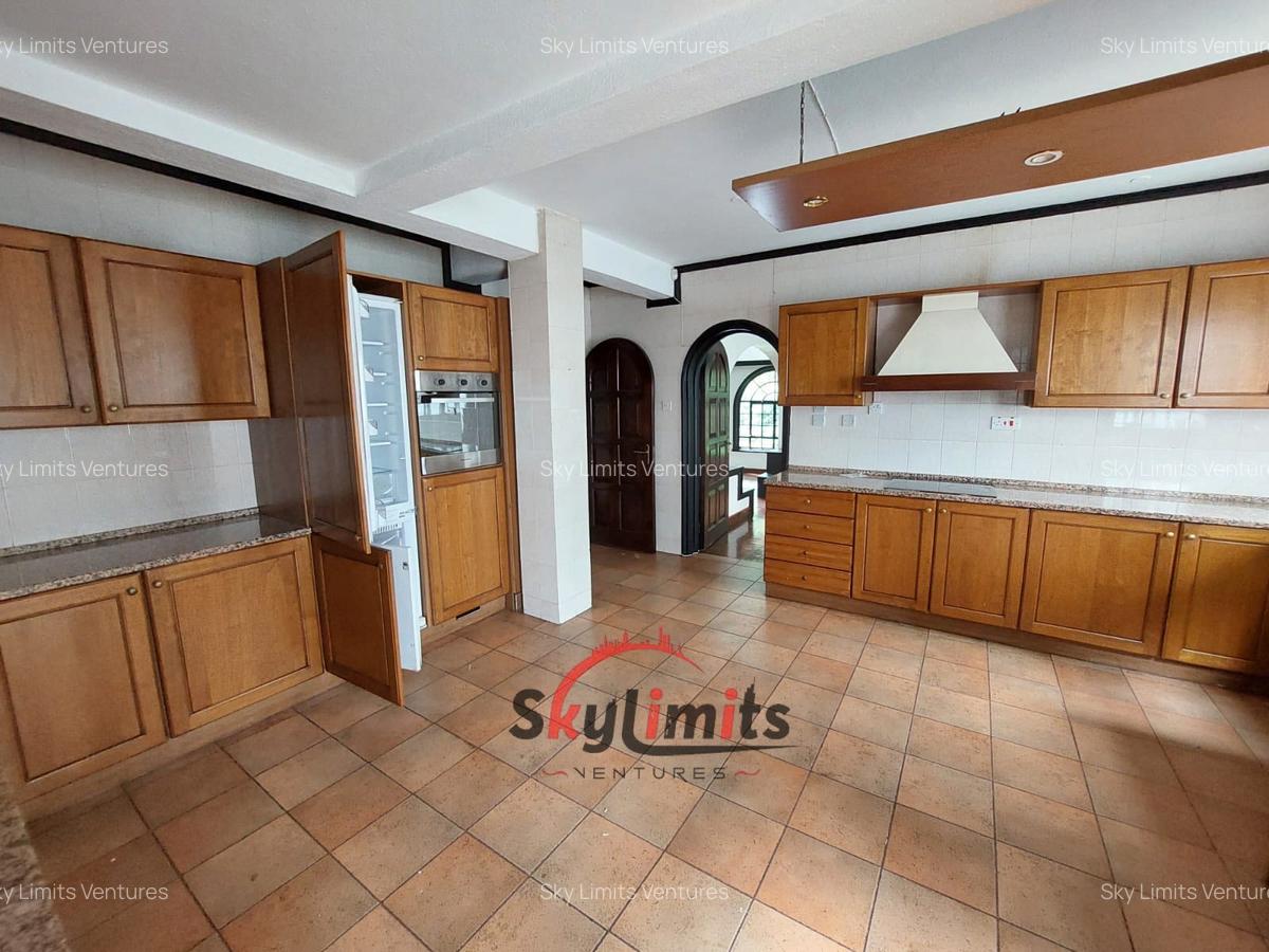 4 Bed Townhouse with En Suite in Riverside - 5