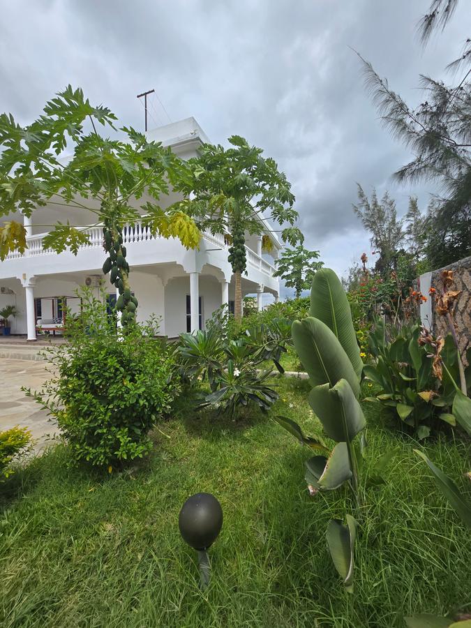 6 Bed House with En Suite in Watamu - 3