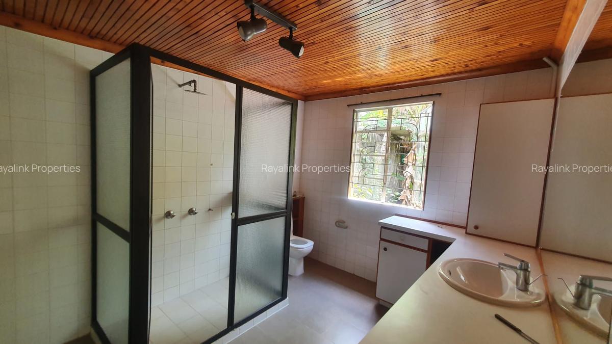 3 Bed House with En Suite at Hardy - 12