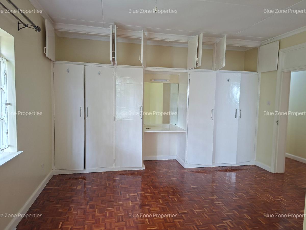 4 Bed House with En Suite at Rosslyn - 16