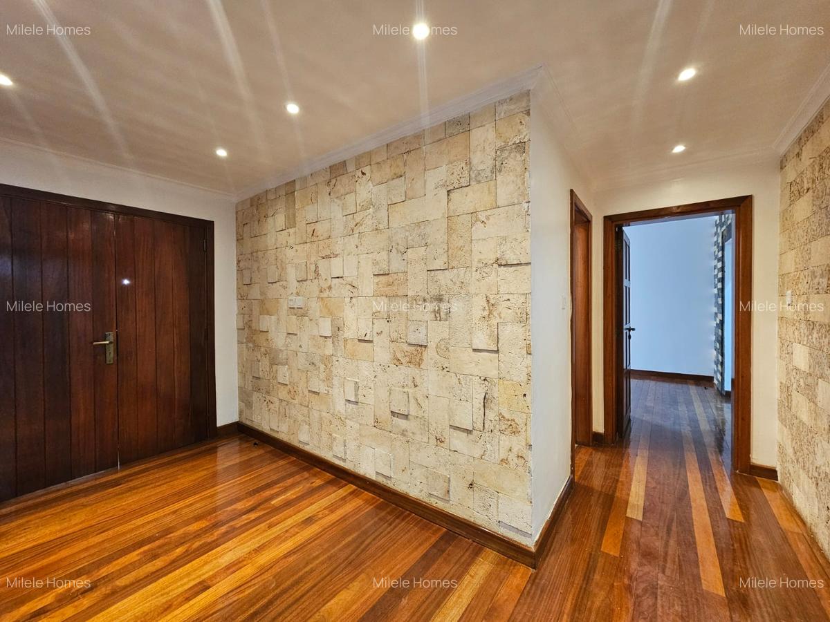 4 Bed Townhouse with En Suite at Valley Arcade - 3