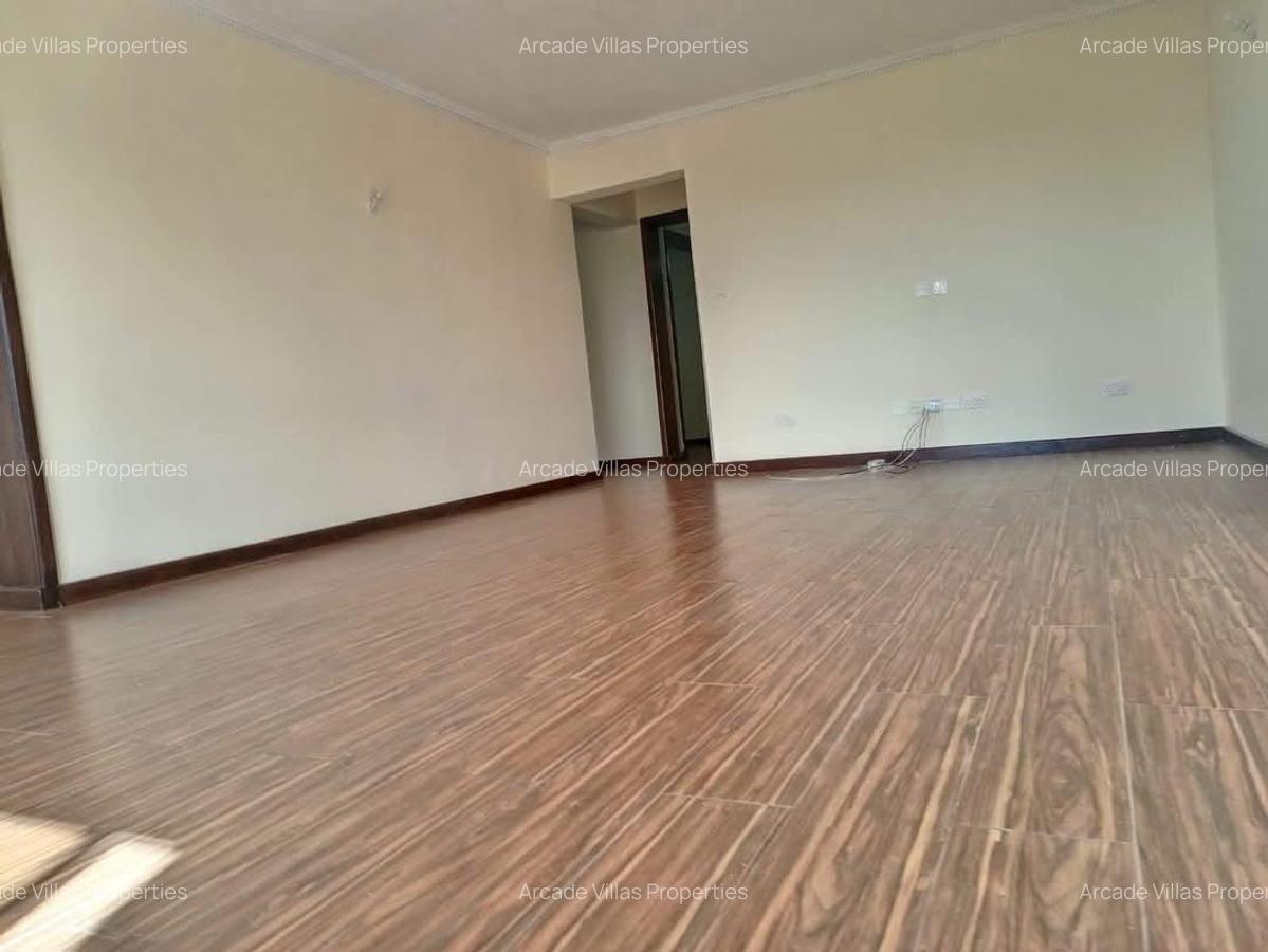 3 Bed Apartment with En Suite in Riverside - 2