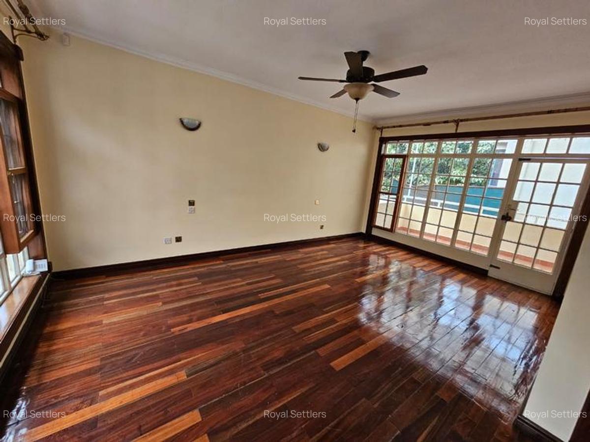 4 Bed Townhouse with En Suite at Kyuna Crescent - 14