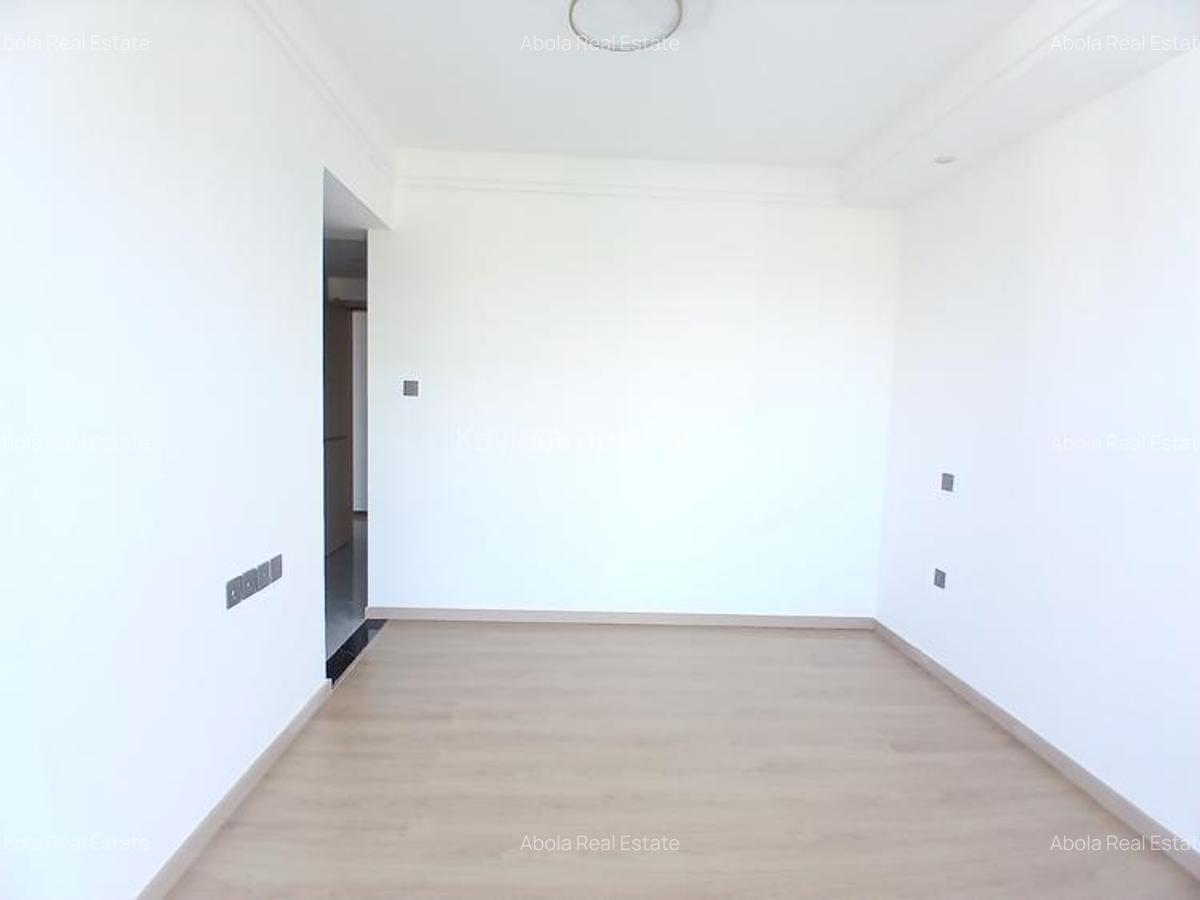 3 Bed Apartment with En Suite in Riverside - 14