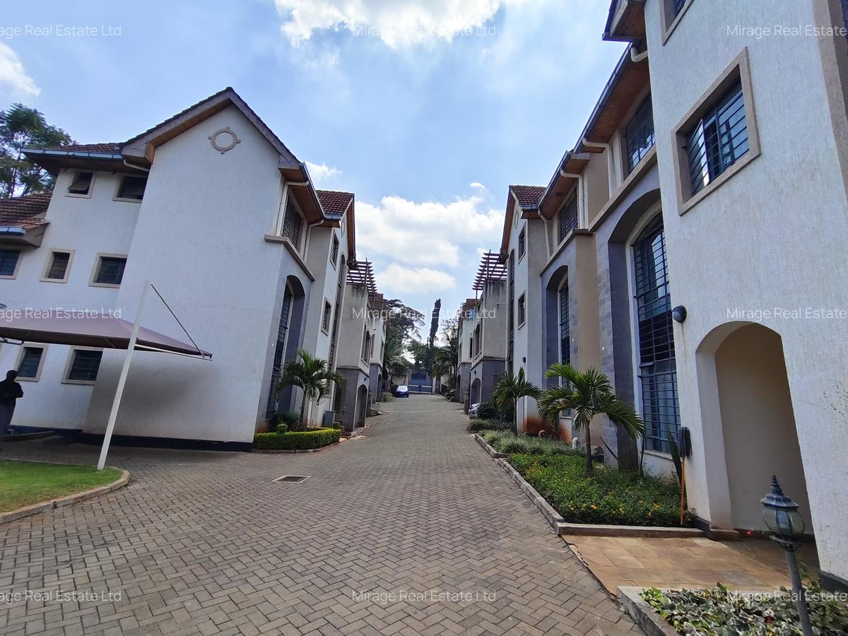 5 Bed Townhouse with En Suite in Lavington - 2
