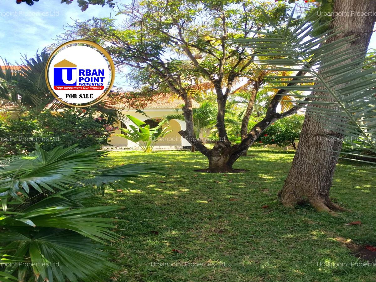 4 Bed House with Staff Quarters in Nyali Area - 6