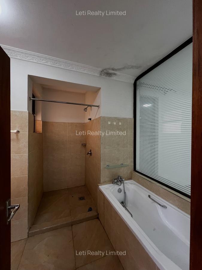 4 Bed Townhouse with En Suite in Lavington - 18