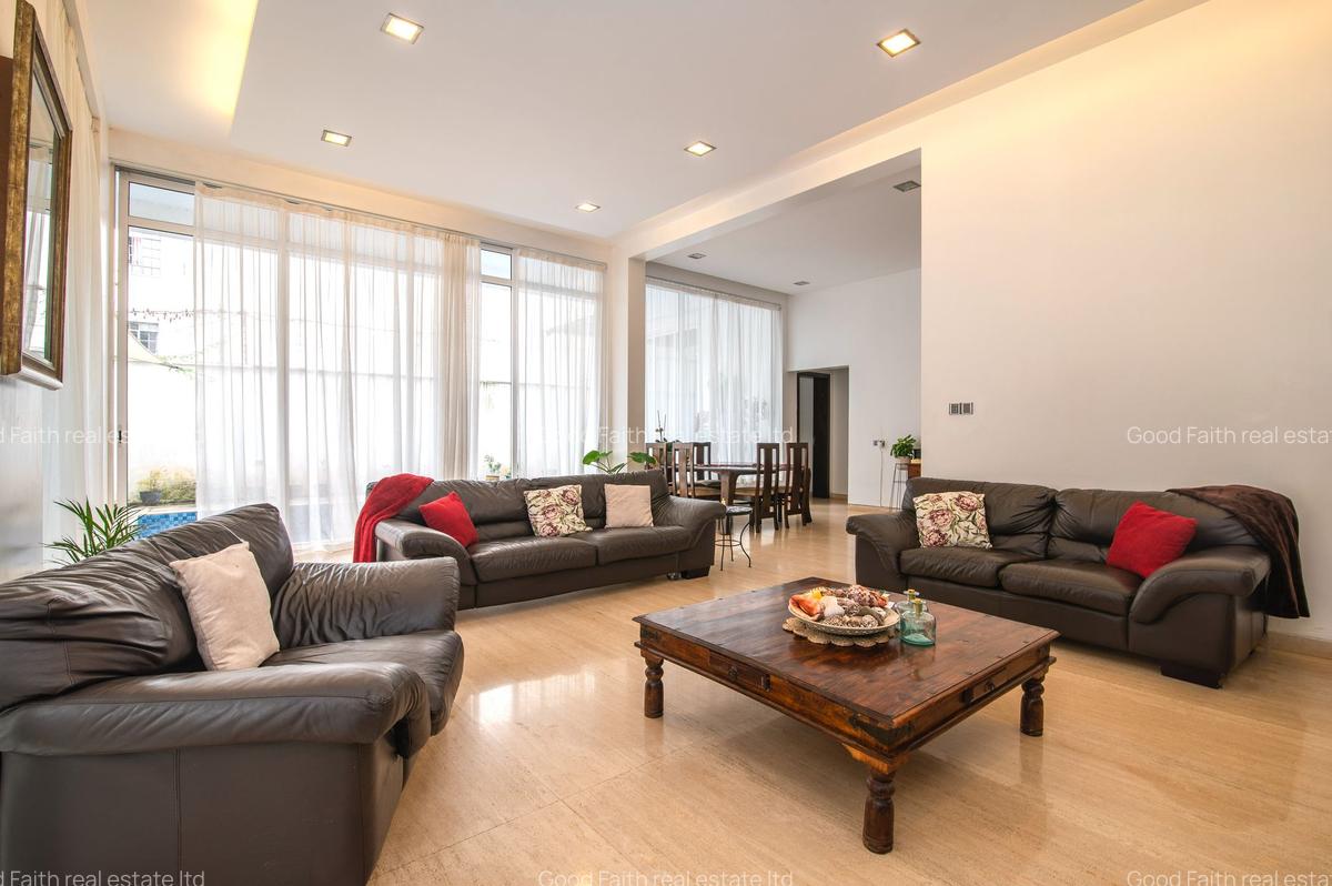 6 Bed House with En Suite in Runda - 4