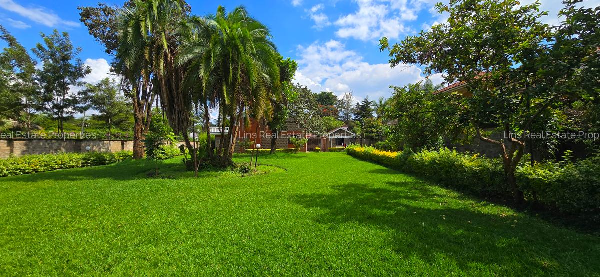 5 Bed House with En Suite in Runda - 2