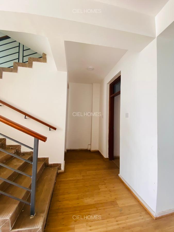 4 Bed Villa with En Suite in Lavington - 7