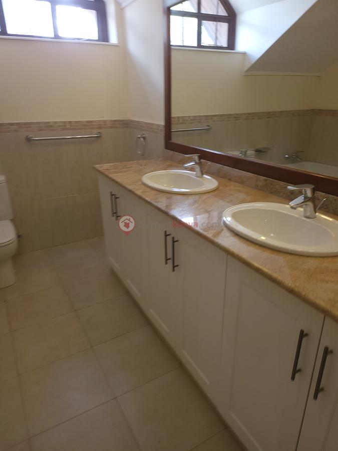 5 Bed Villa with En Suite in Karen Hardy - 11