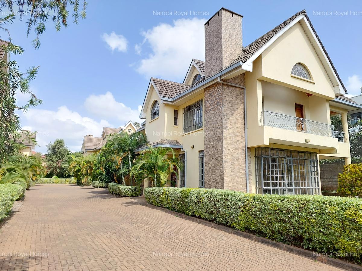5 Bed Townhouse with En Suite at Lavington Road - 2