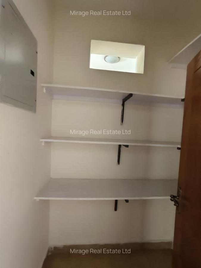 5 Bed Townhouse with En Suite in Lavington - 20