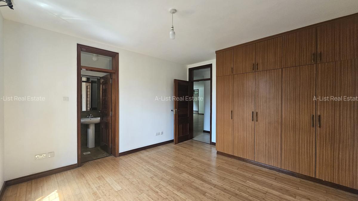 3 Bed Apartment with En Suite at Sandalwood Lane - 8