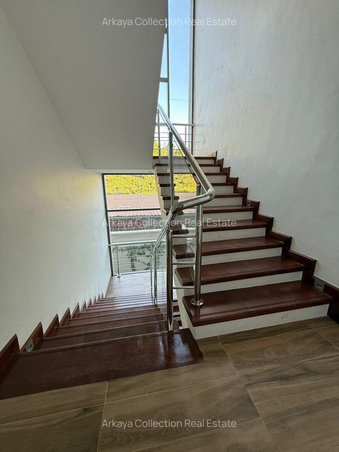 6 Bed Townhouse with En Suite in Lavington - 6