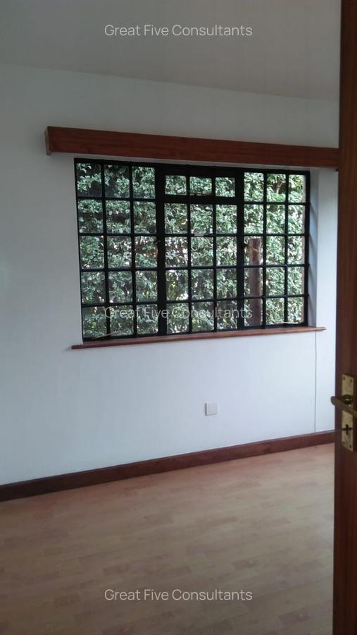 5 Bed Villa with En Suite in Runda - 11