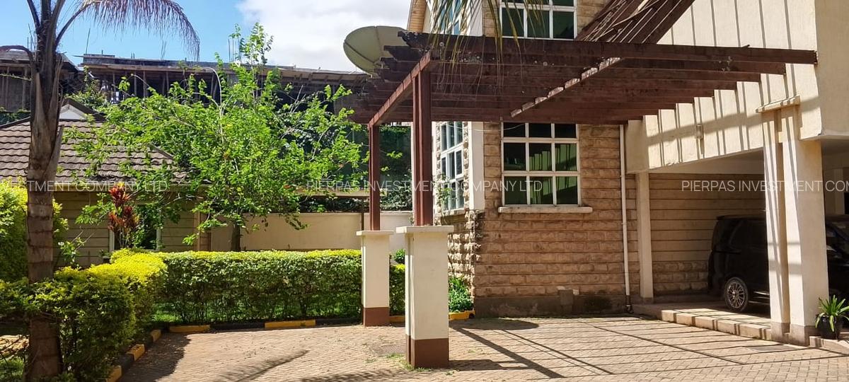 5 Bed Villa with En Suite in Lavington - 17