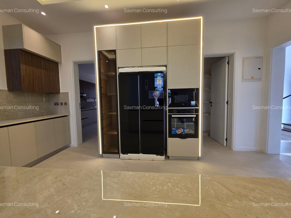 5 Bed Villa with En Suite in Lavington - 13